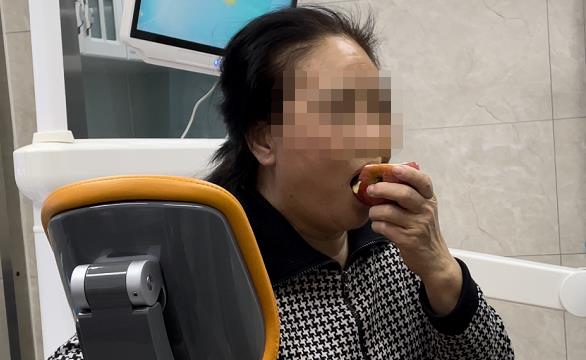 患者牙齿种植后
